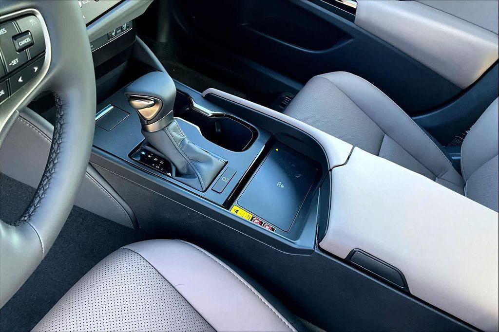 new 2025 Lexus ES 350 car, priced at $49,050