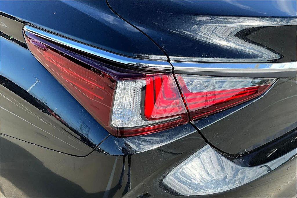new 2025 Lexus ES 350 car, priced at $49,050