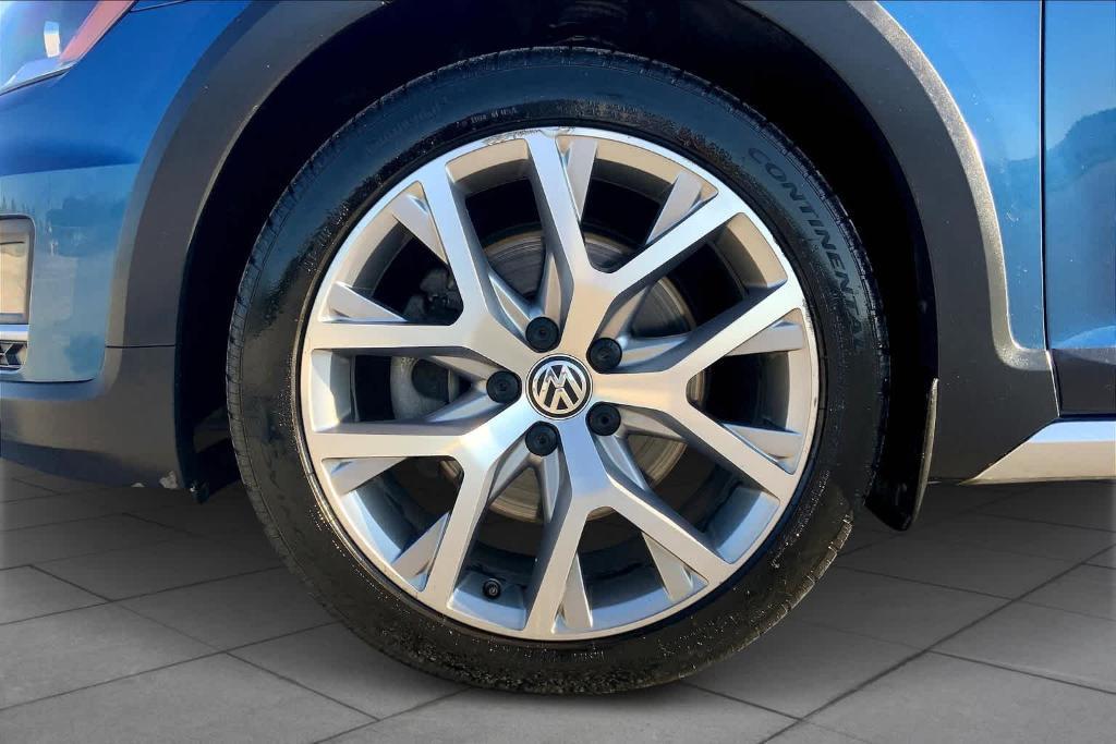 used 2017 Volkswagen Golf Alltrack car, priced at $17,995