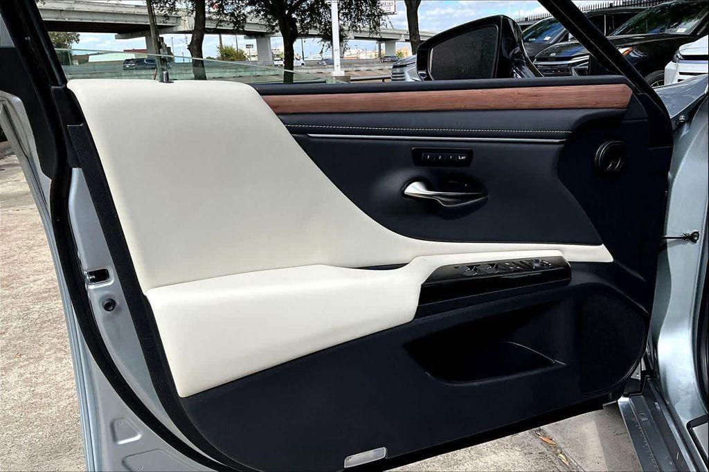 new 2025 Lexus ES 350 car, priced at $49,525