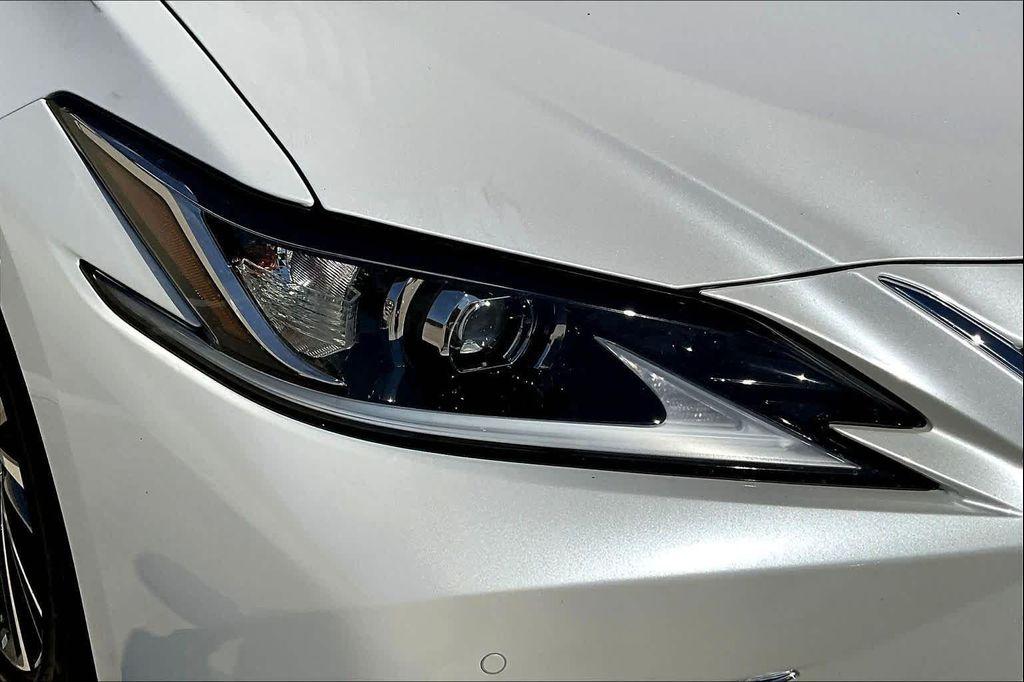 new 2025 Lexus ES 350 car, priced at $49,649