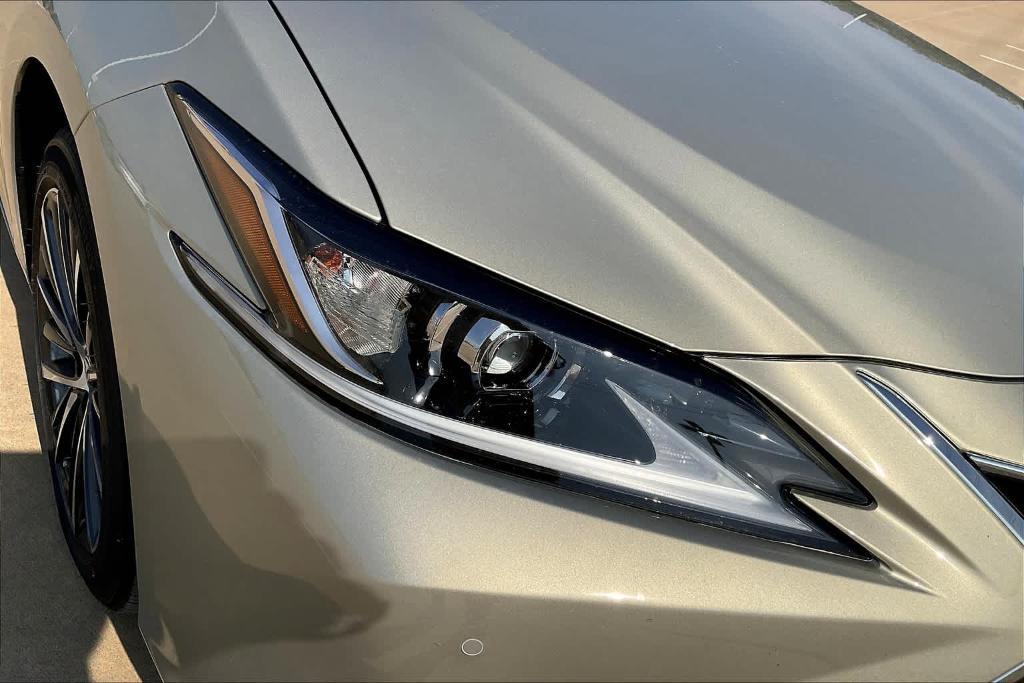 new 2025 Lexus ES 350 car, priced at $49,899