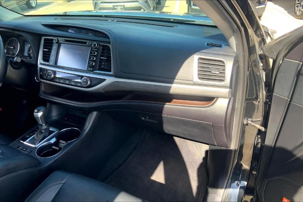 used 2019 Toyota Highlander car, priced at $29,155