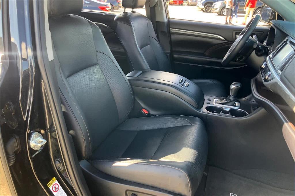 used 2019 Toyota Highlander car, priced at $29,155