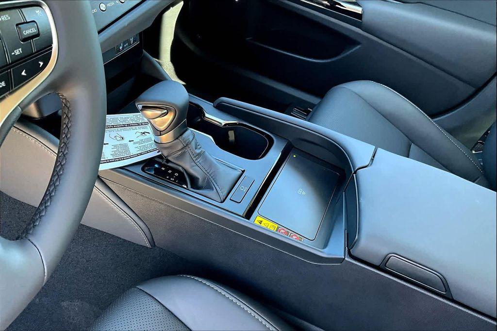 new 2025 Lexus ES 350 car, priced at $49,550