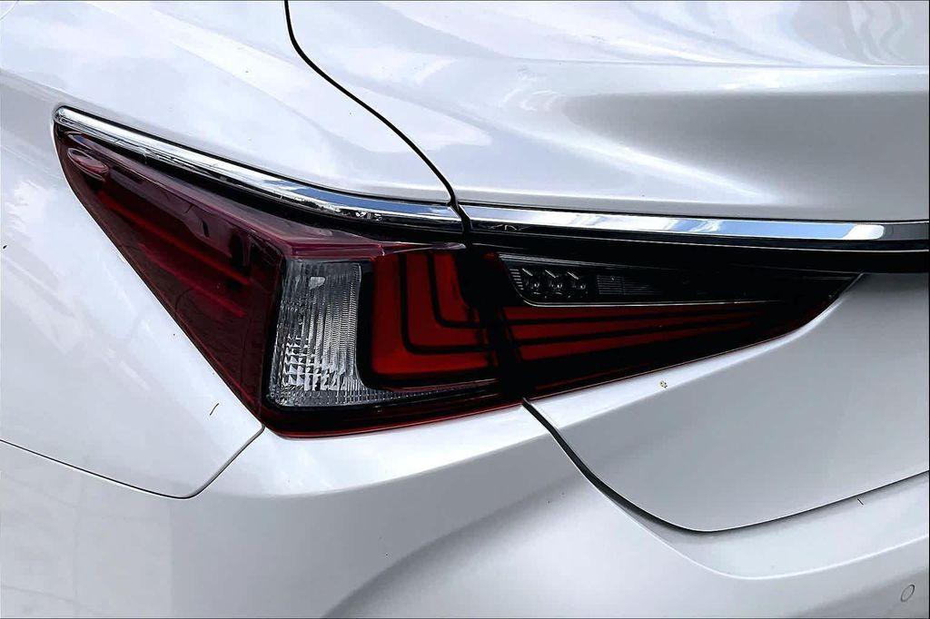 new 2025 Lexus ES 350 car, priced at $49,550