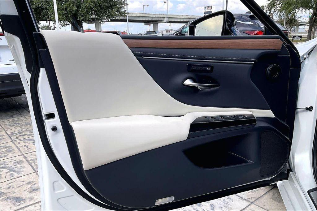 new 2025 Lexus ES 350 car, priced at $49,550