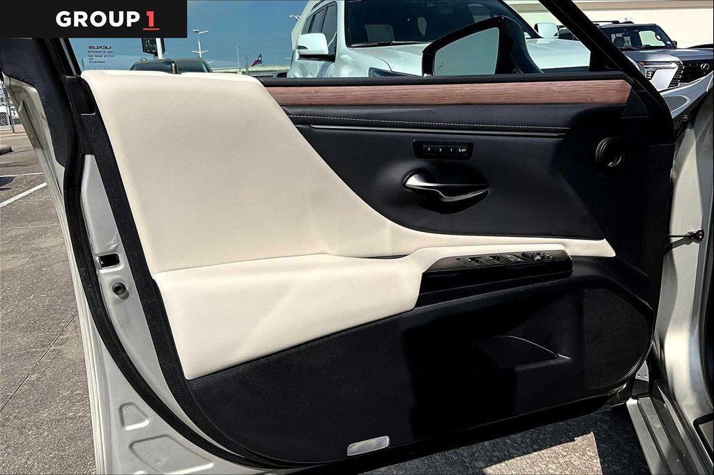 used 2025 Lexus ES 350 car, priced at $41,995