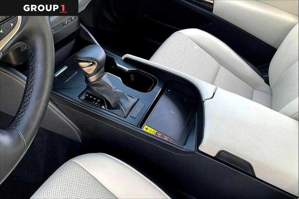 used 2025 Lexus ES 350 car, priced at $41,995