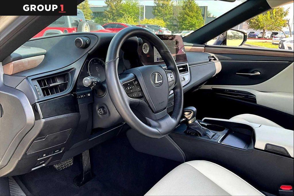 used 2025 Lexus ES 350 car, priced at $41,995