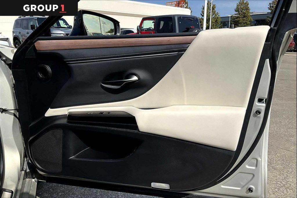 used 2025 Lexus ES 350 car, priced at $41,995