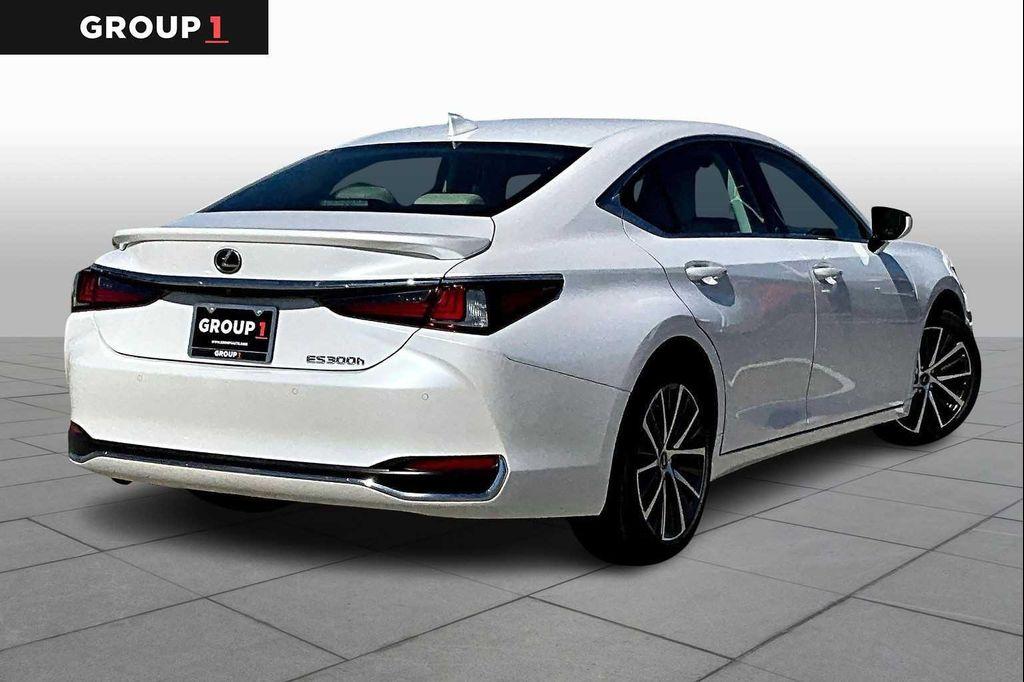 used 2025 Lexus ES 300h car, priced at $47,995