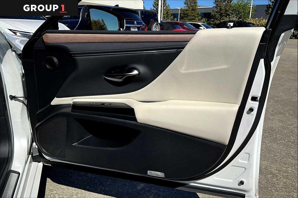 used 2025 Lexus ES 300h car, priced at $47,995