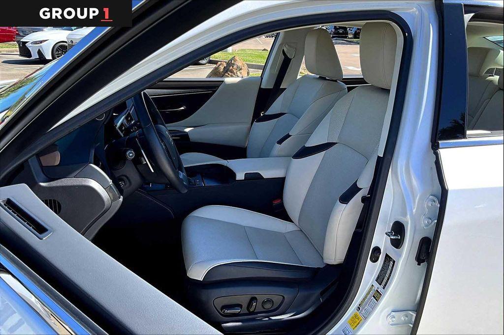 used 2025 Lexus ES 300h car, priced at $47,995