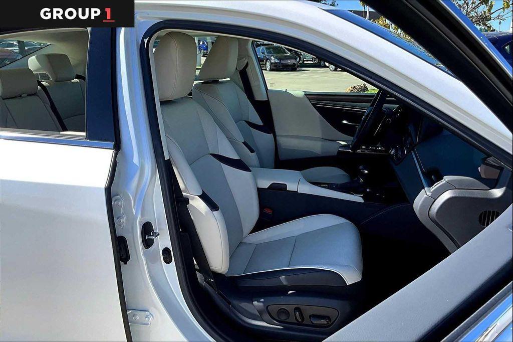 used 2025 Lexus ES 300h car, priced at $47,995