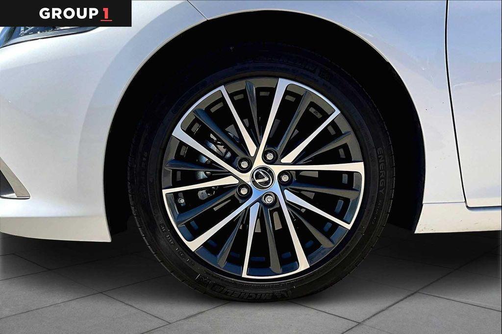 used 2025 Lexus ES 300h car, priced at $47,995