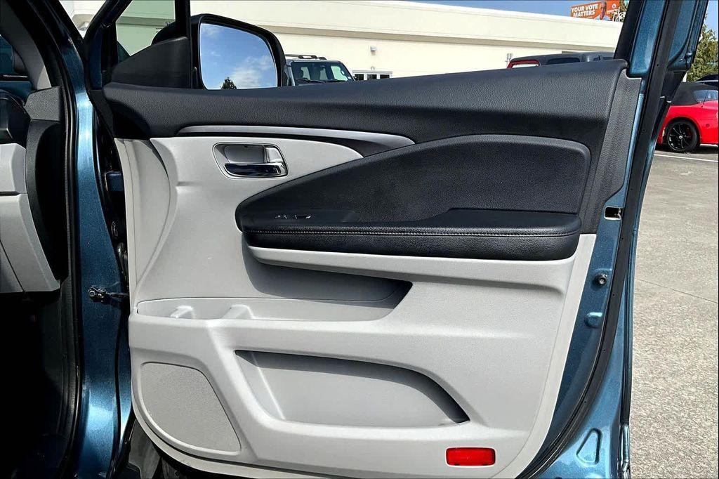 used 2016 Honda Pilot car, priced at $12,995