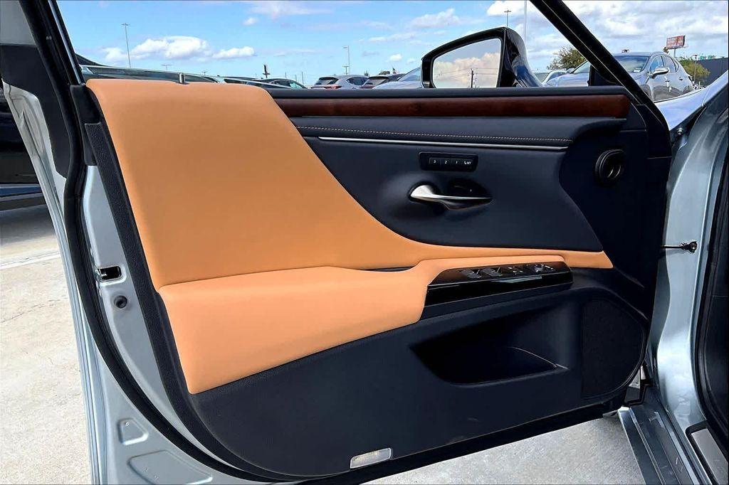 new 2025 Lexus ES 350 car, priced at $49,649