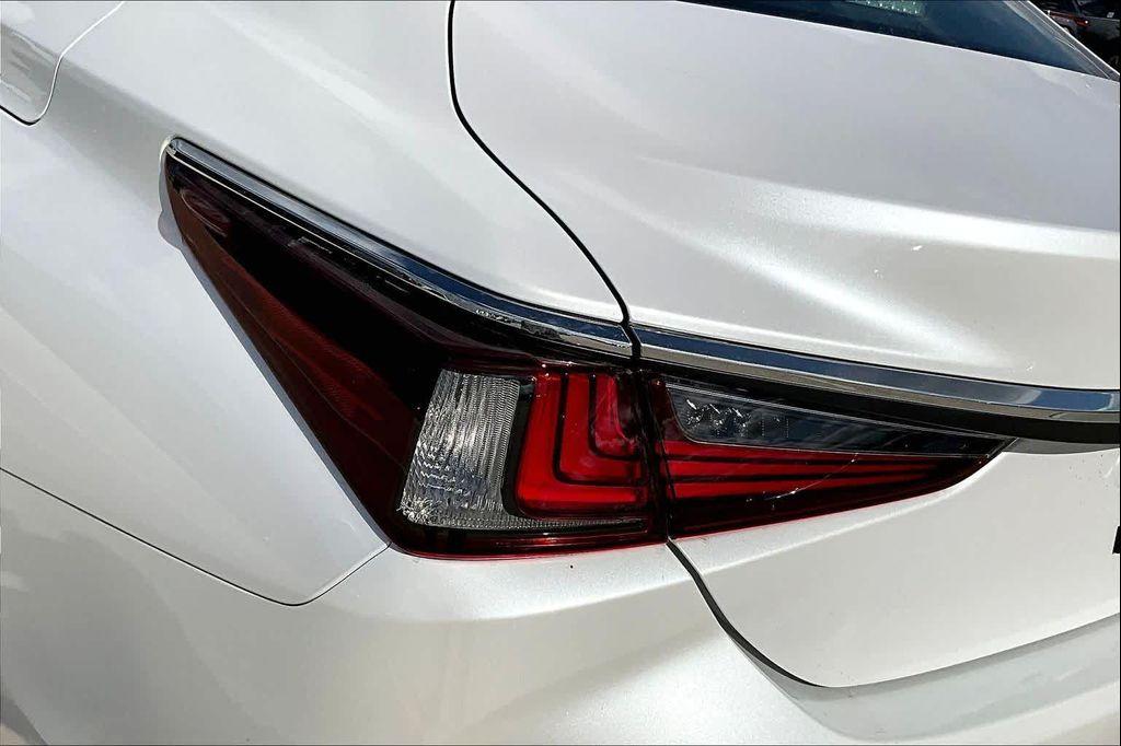 new 2025 Lexus ES 350 car, priced at $49,944