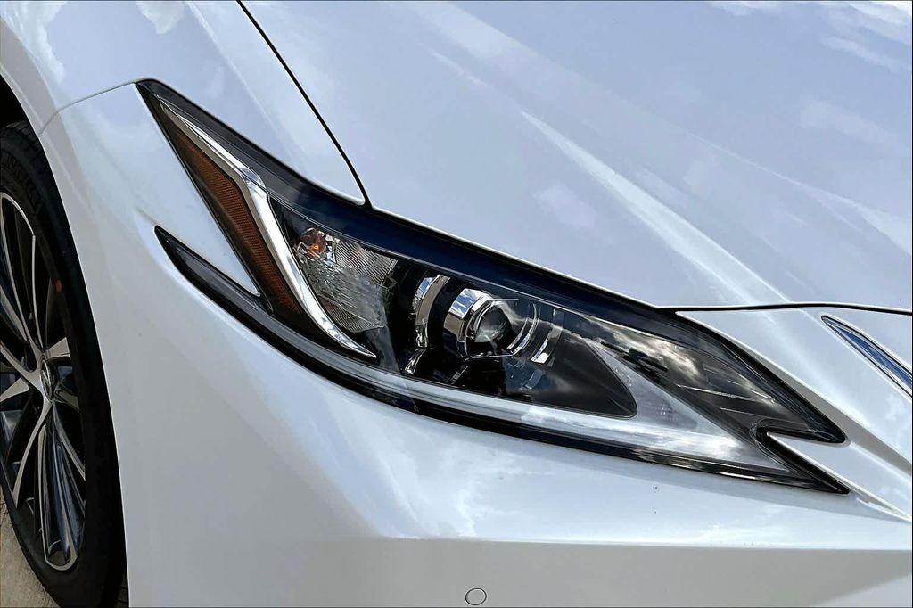 new 2025 Lexus ES 350 car, priced at $49,944