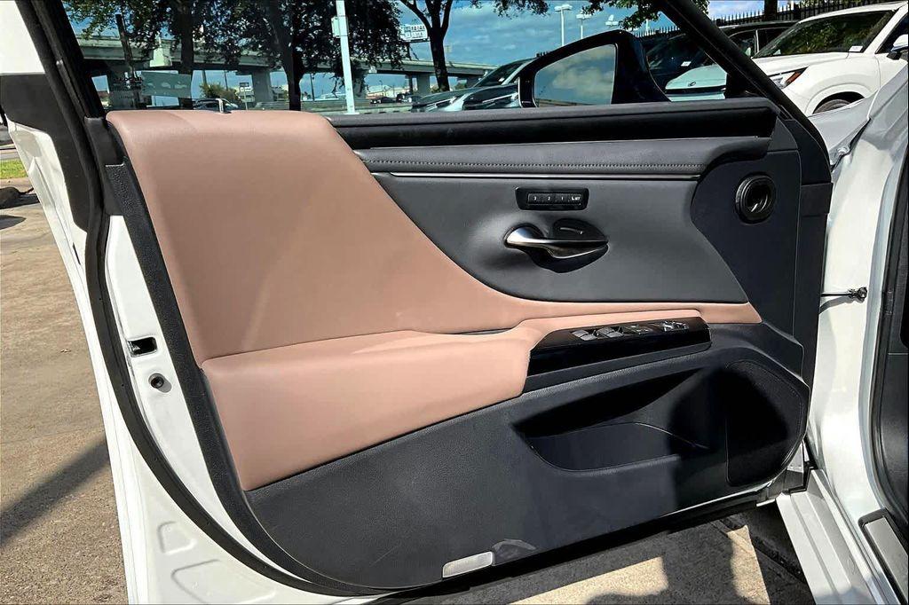 new 2025 Lexus ES 350 car, priced at $49,550