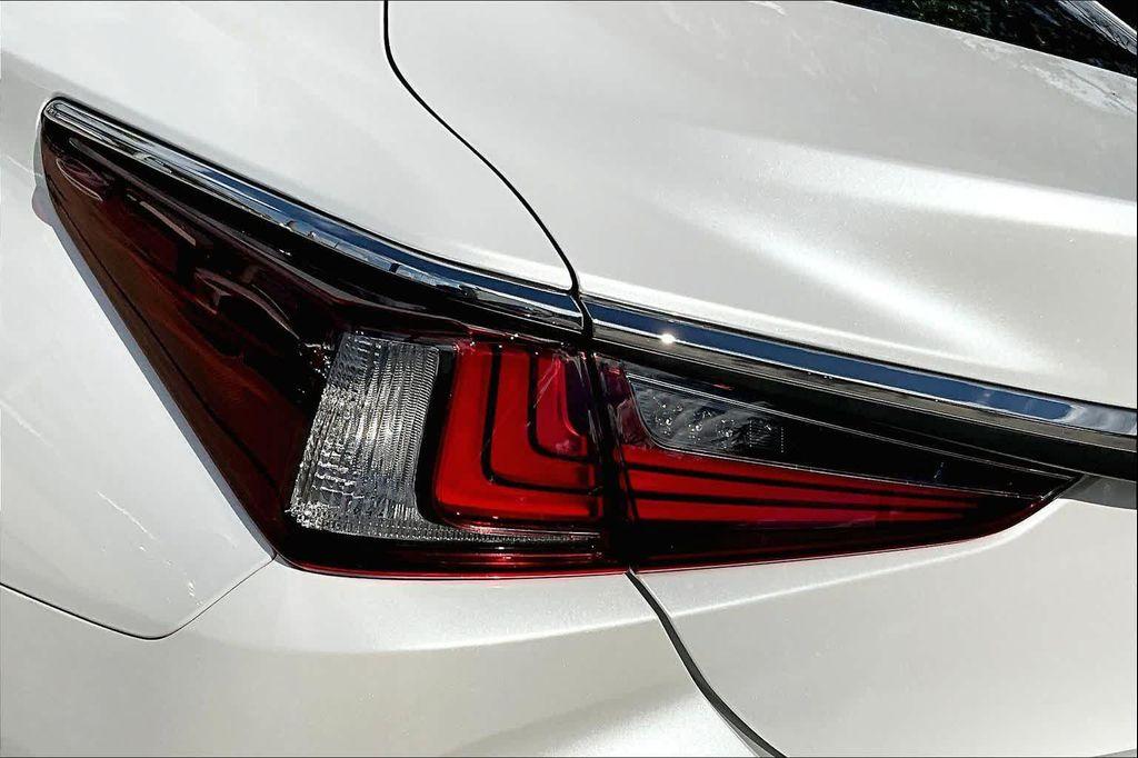 new 2025 Lexus ES 350 car, priced at $49,550