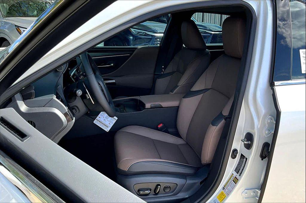 new 2025 Lexus ES 350 car, priced at $49,550