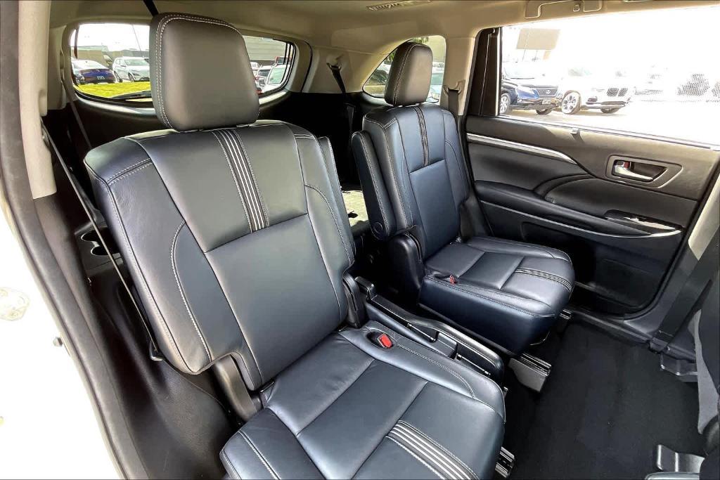 used 2018 Toyota Highlander car, priced at $21,712