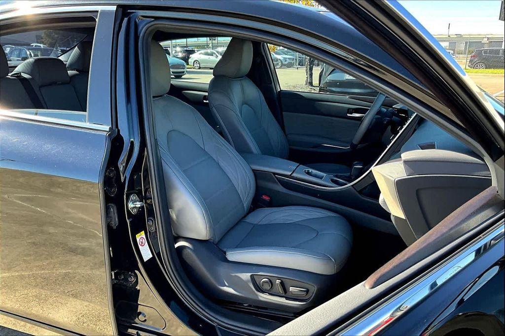 used 2019 Toyota Avalon Hybrid car, priced at $20,495