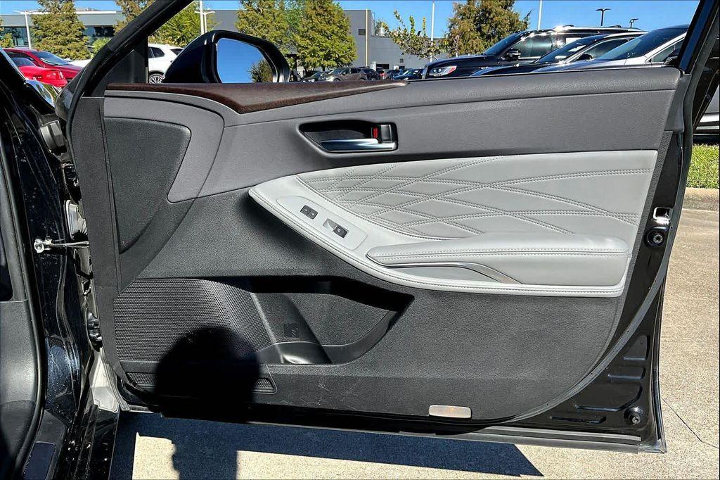 used 2019 Toyota Avalon Hybrid car, priced at $20,495