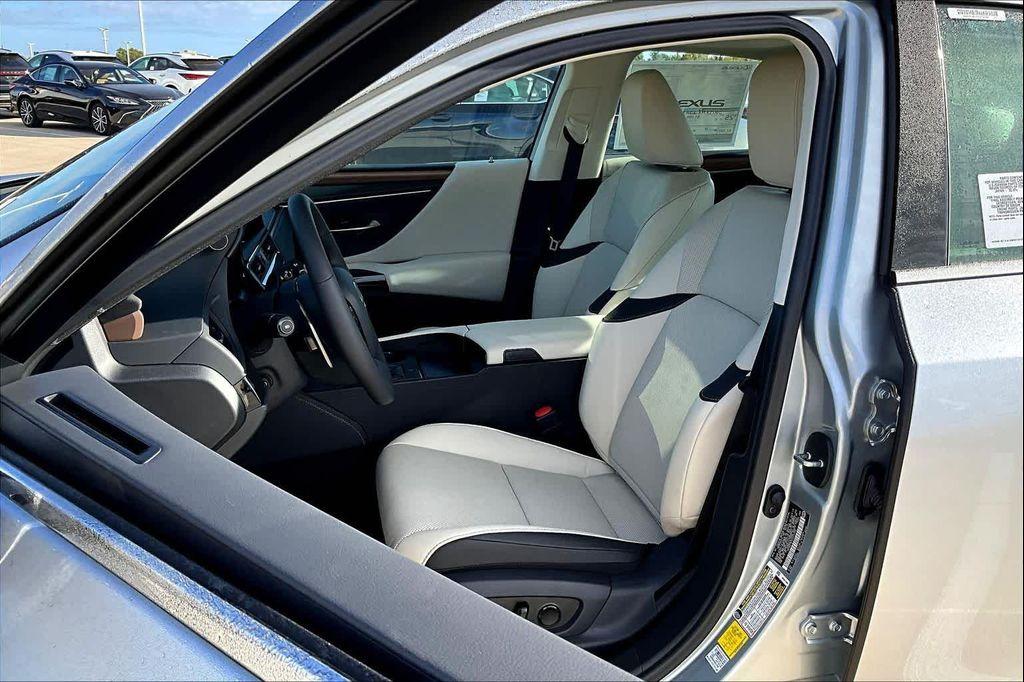 new 2025 Lexus ES 350 car, priced at $49,724