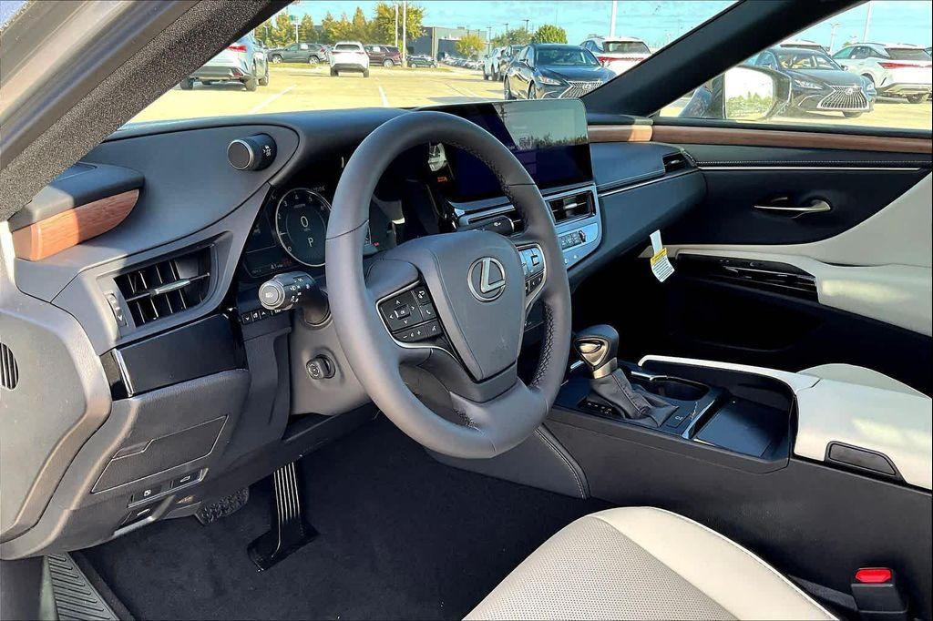 new 2025 Lexus ES 350 car, priced at $49,724