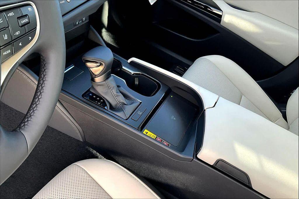 new 2025 Lexus ES 350 car, priced at $49,724
