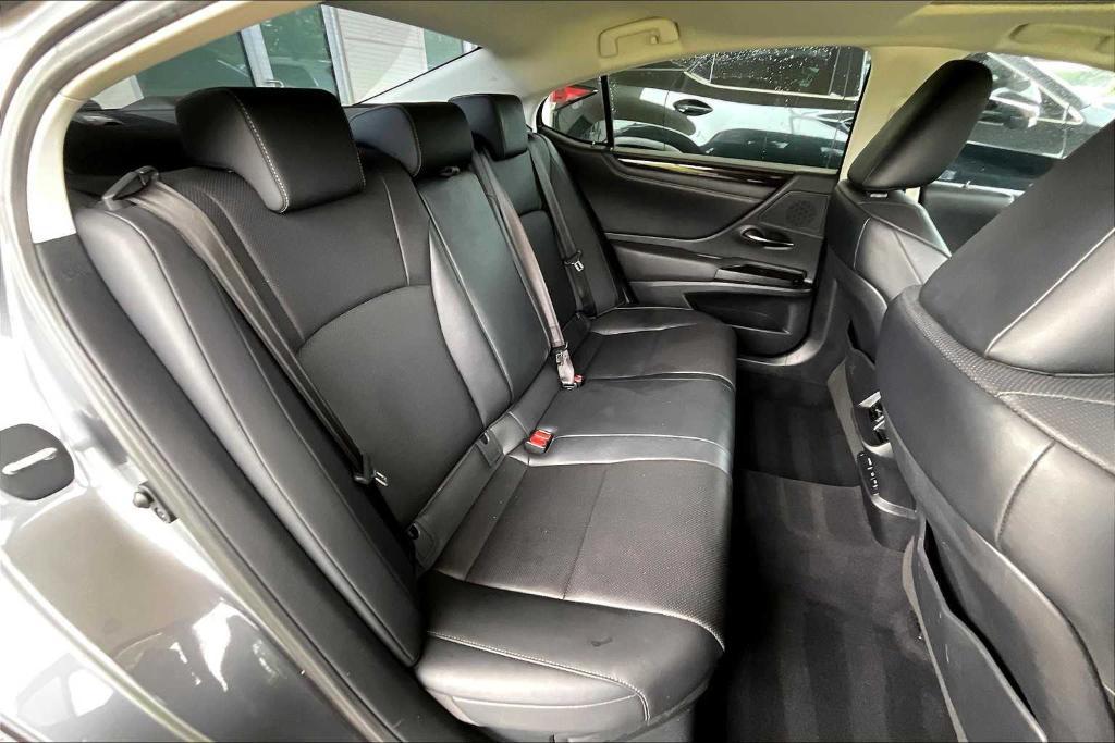 used 2019 Lexus ES 300h car, priced at $28,995