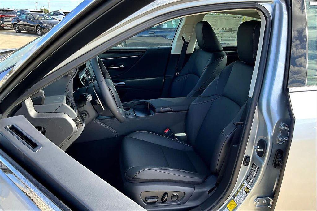 new 2025 Lexus ES 350 car, priced at $49,649