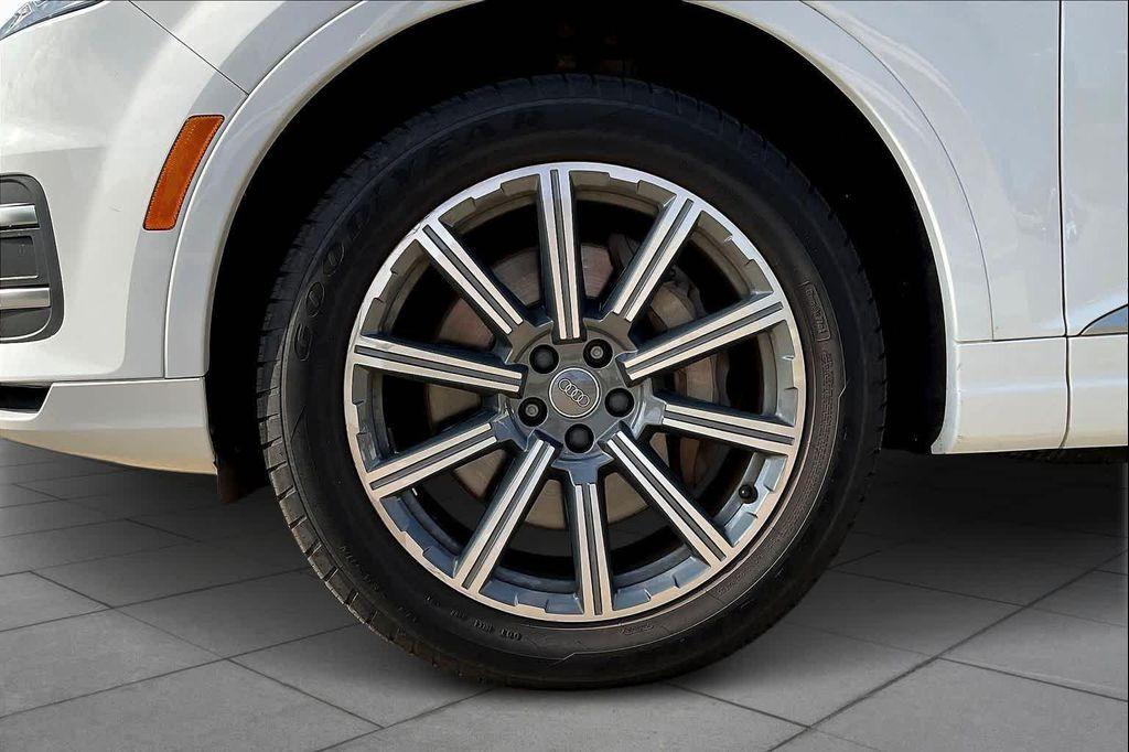 used 2018 Audi Q7 car, priced at $15,495