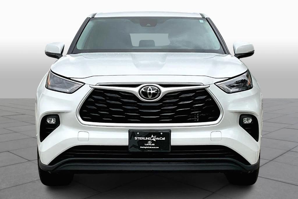 used 2022 Toyota Highlander car, priced at $30,495