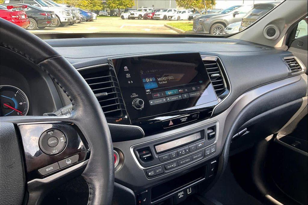 used 2021 Honda Pilot car, priced at $27,995