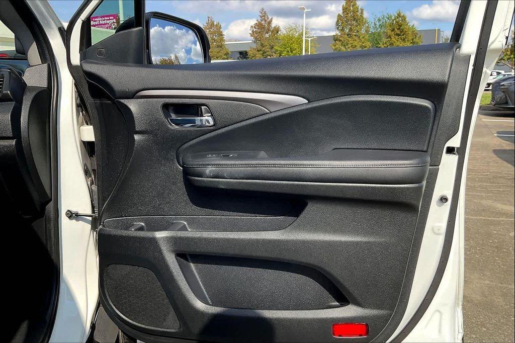 used 2021 Honda Pilot car, priced at $27,995