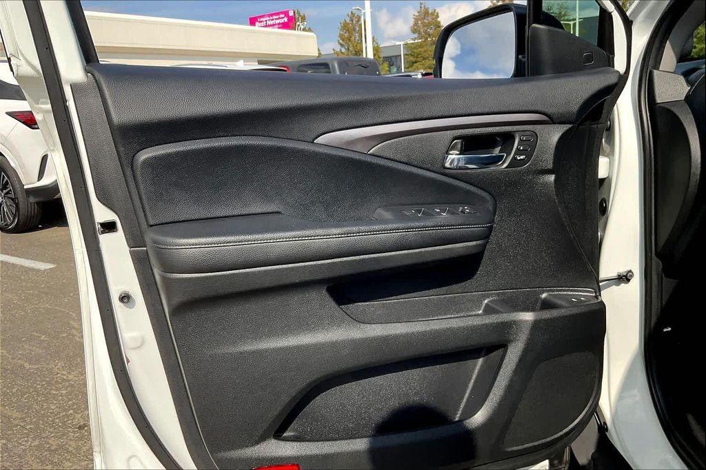 used 2021 Honda Pilot car, priced at $27,995