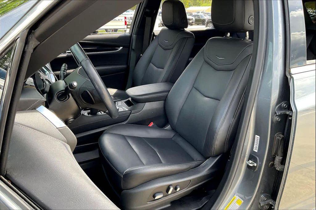 used 2021 Cadillac XT5 car, priced at $23,995