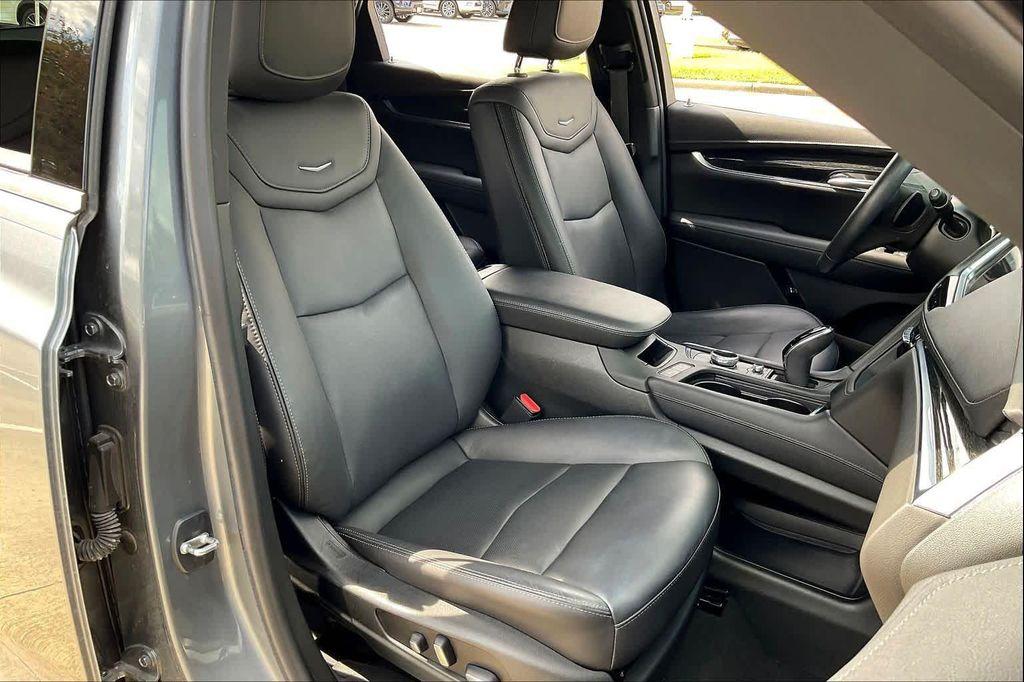 used 2021 Cadillac XT5 car, priced at $23,995