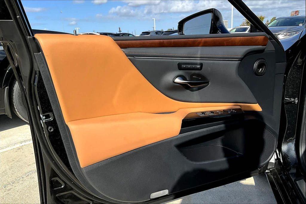 new 2025 Lexus ES 350 car, priced at $49,149