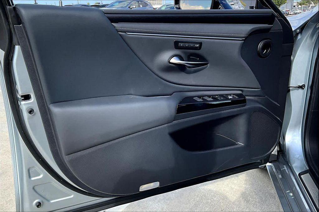 new 2025 Lexus ES 350 car, priced at $49,649