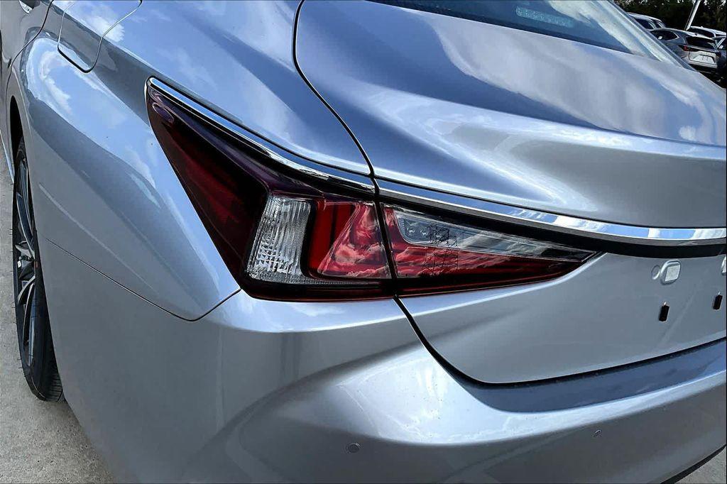 new 2025 Lexus ES 350 car, priced at $49,649