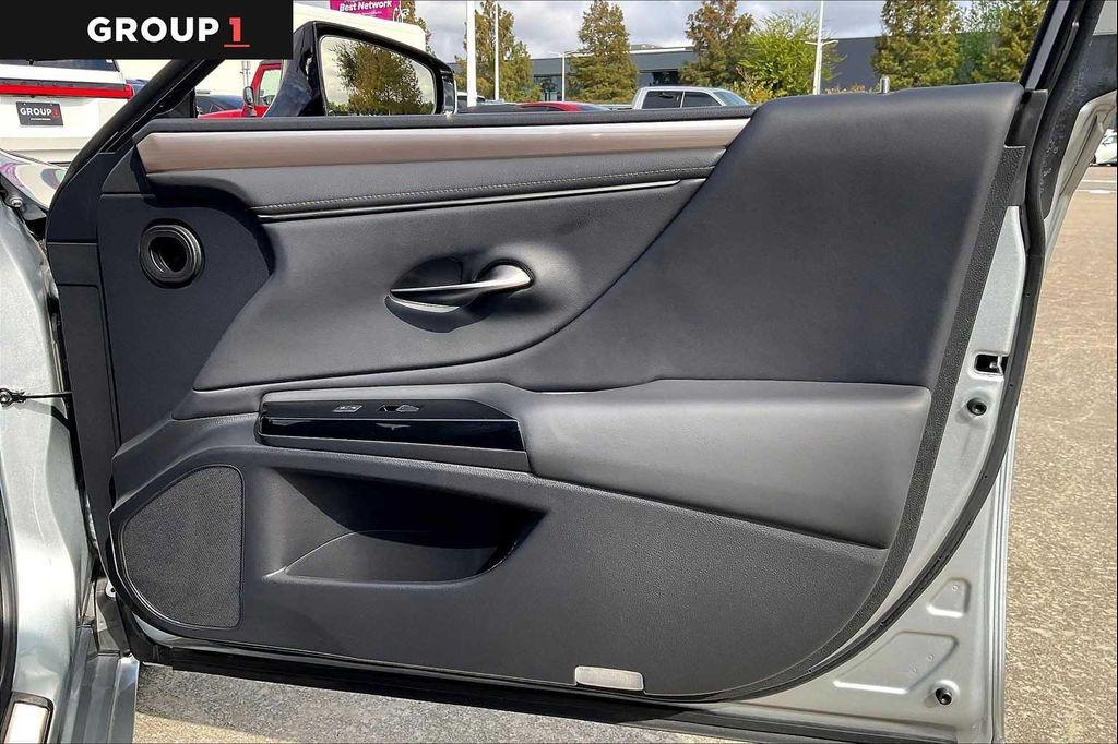 used 2022 Lexus ES 350 car, priced at $38,995