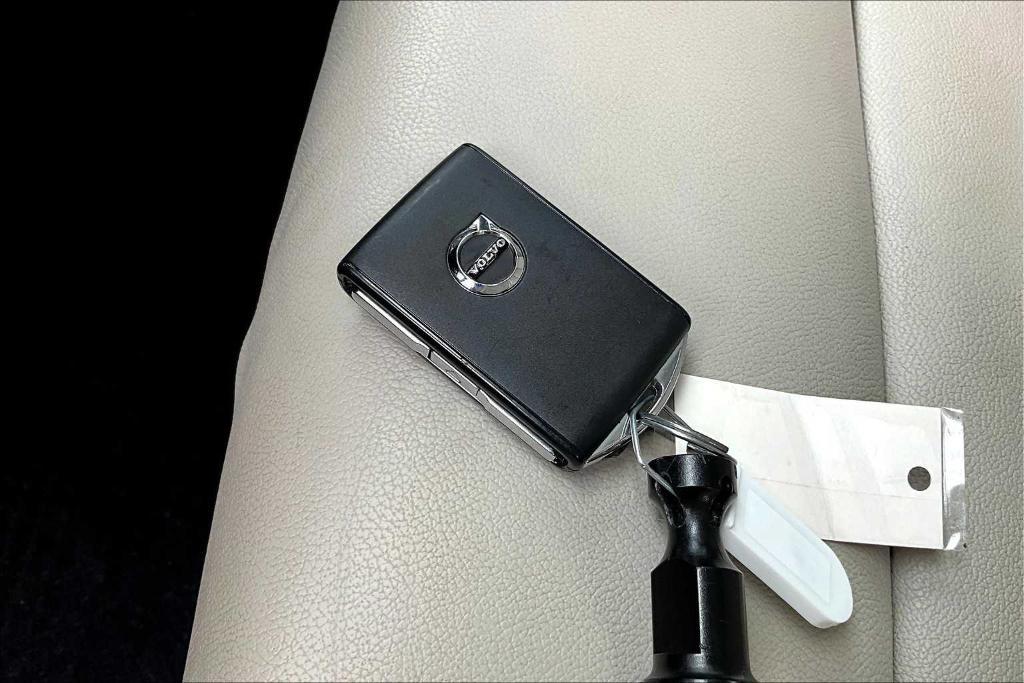 used 2023 Volvo XC40 car, priced at $30,995