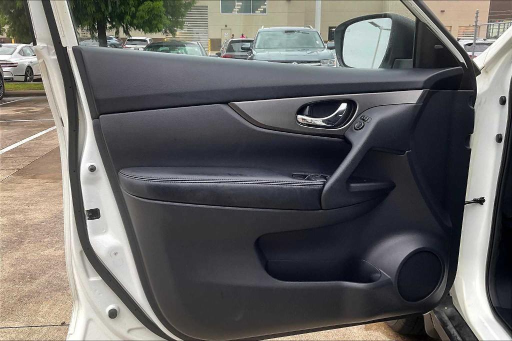 used 2015 Nissan Rogue car, priced at $9,295