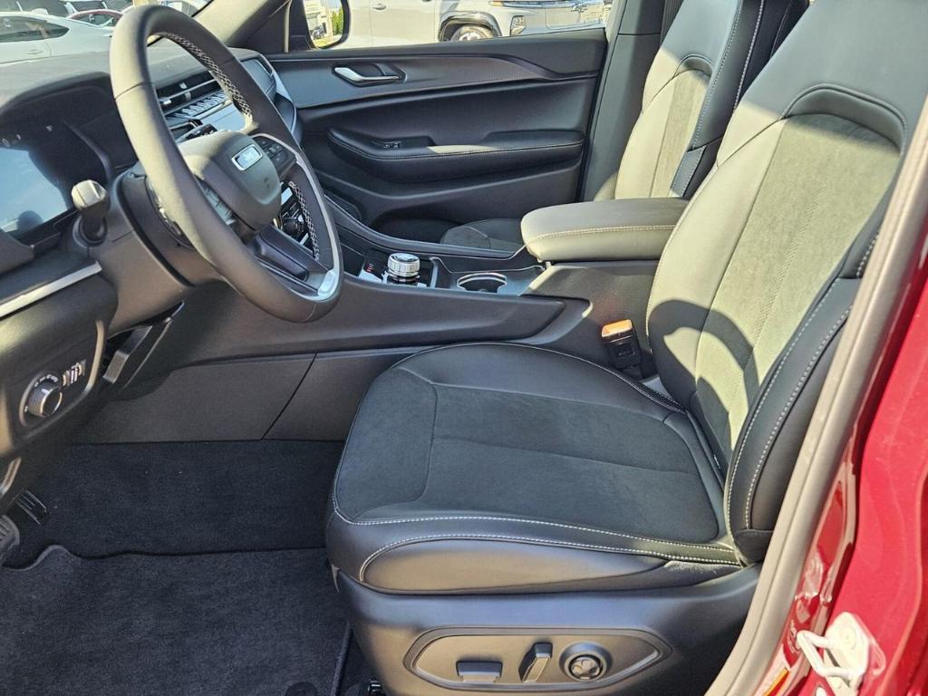 new 2025 Jeep Grand Cherokee L car, priced at $43,036