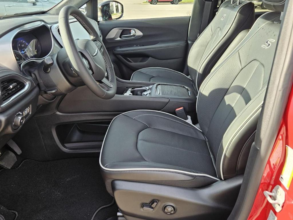 new 2026 Chrysler Pacifica car, priced at $43,080